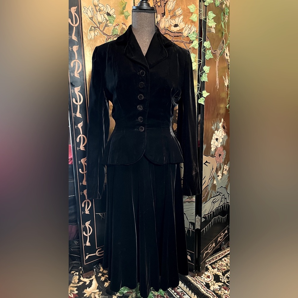 Vintage 1940s 1950s black velvet Lilli Ann peplum skirt suit